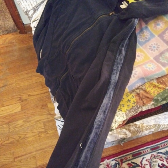 Express hooded sweatshirt - Picture 2 of 3